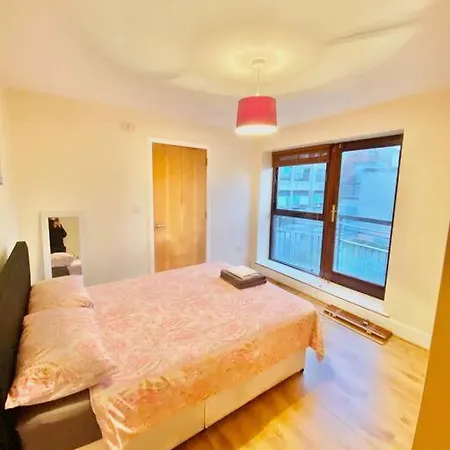 2 Bed In Centre Apartmán