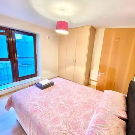 2 Bed In Centre Apartamento *