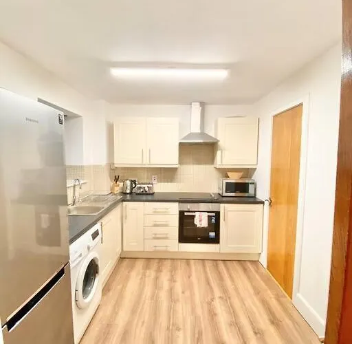 2 Bed In Centre Appartement *